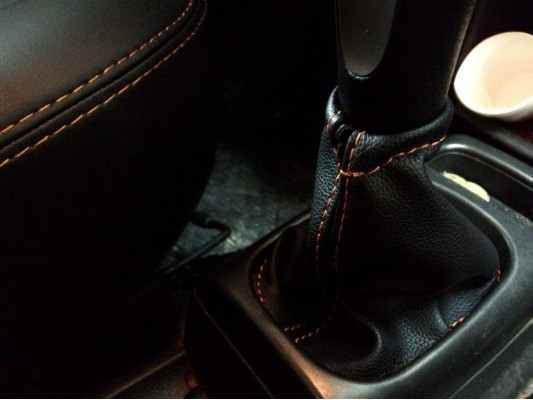 Перетяжка рычага и чехла КПП